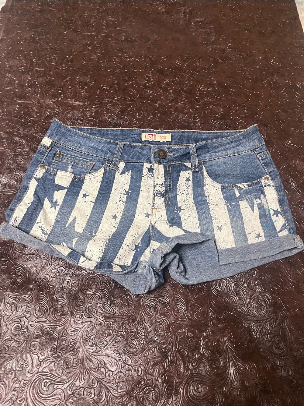 lei Denim Flag-Print Jean Shorts in Blue and White